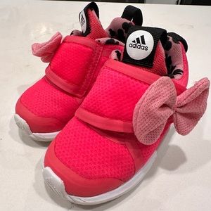 didas Minnie Mouse toddler shoe size 5.5